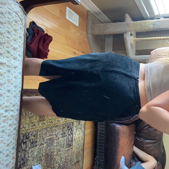 Black mini skirt - Picture 2 of 3